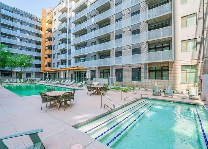 Stylish 1bd - Downtown - Gym, Pool, Parking Apartment *