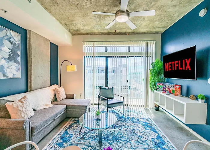 Stylish 1bd - Downtown - Gym, Pool, Parking * Phoenix