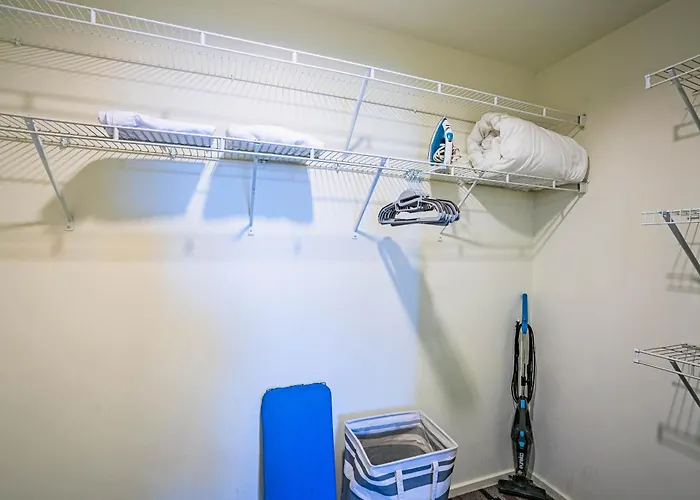 Stylish 1bd - Downtown - Gym, Pool, Parking Apartment