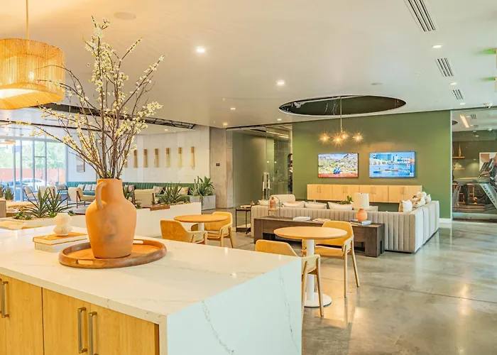 Stylish 1bd - Downtown - Gym, Pool, Parking * Phoenix