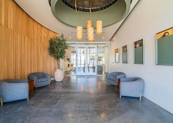 Stylish 1bd - Downtown - Gym, Pool, Parking