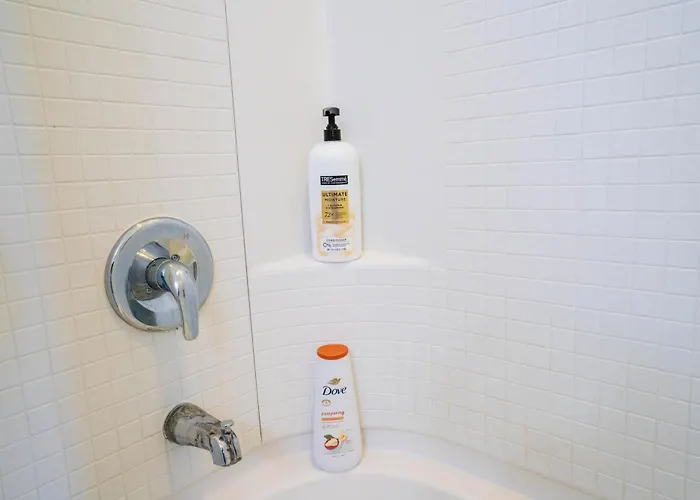 Apartment Stylish 1bd - Downtown - Gym, Pool, Parking *