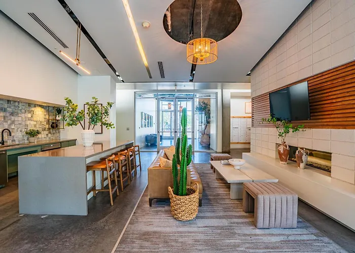 Stylish 1bd - Downtown - Gym, Pool, Parking * Phoenix