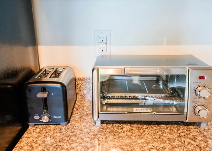 Stylish 1bd - Downtown - Gym, Pool, Parking Apartment