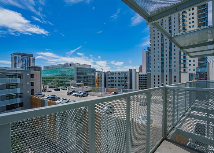 Stylish 1bd - Downtown - Gym, Pool, Parking Apartment Phoenix