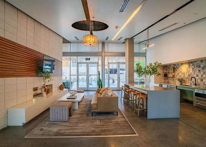 Stylish 1bd - Downtown - Gym, Pool, Parking Phoenix