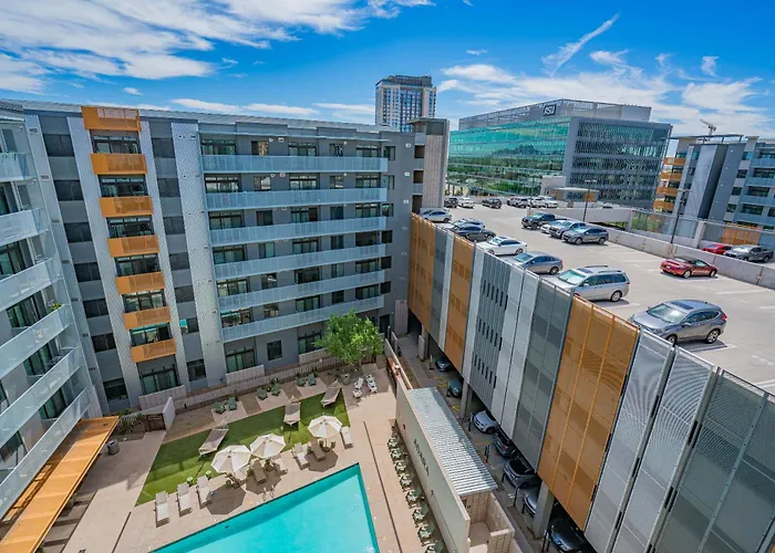 Stylish 1bd - Downtown - Gym, Pool, Parking *