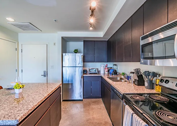 Stylish 1bd - Downtown - Gym, Pool, Parking Apartment