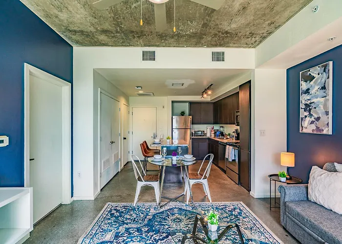 Stylish 1bd - Downtown - Gym, Pool, Parking *