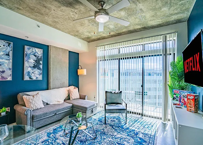 Stylish 1bd - Downtown - Gym, Pool, Parking Apartment