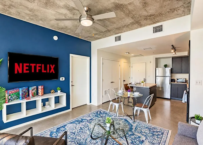 Stylish 1bd - Downtown - Gym, Pool, Parking *