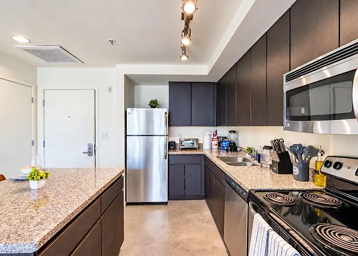 Stylish 1bd - Downtown - Gym, Pool, Parking Apartment