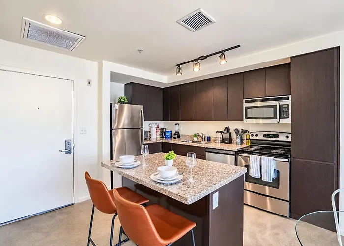 Stylish 1bd - Downtown - Gym, Pool, Parking *