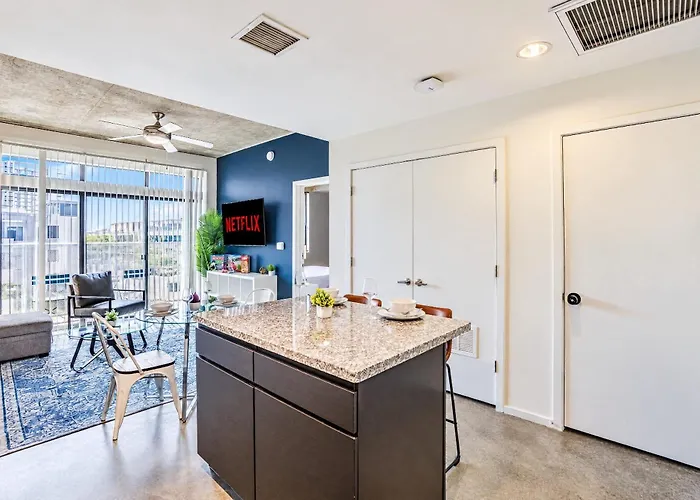 Apartment Stylish 1bd - Downtown - Gym, Pool, Parking