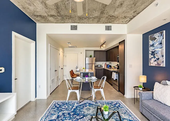 Stylish 1bd - Downtown - Gym, Pool, Parking *