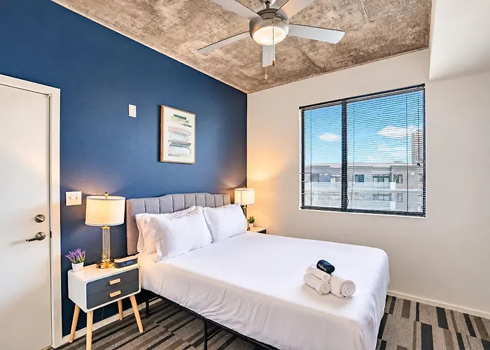 Stylish 1bd - Downtown - Gym, Pool, Parking Apartment