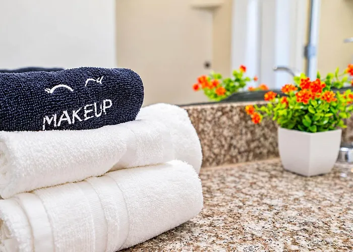 Stylish 1bd - Downtown - Gym, Pool, Parking Apartment