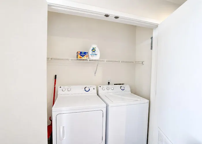 Stylish 1bd - Downtown - Gym, Pool, Parking Apartamento